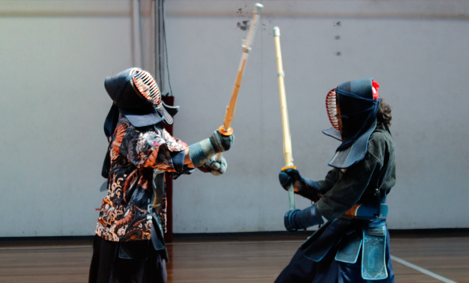 Two kendoka in bogu exchanging strikes during keiko or shiai